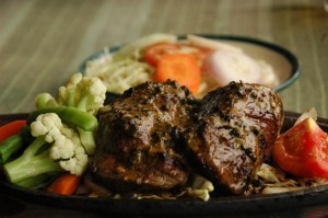 adia-2007-07-23-dsc-1731-juicy-pepper-beef-steak-with-vegetables-nepal-pokhara-cringelcom