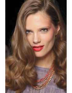 hbz-bigger-blow-outs-anna-sui-hair-trends-ss12-de